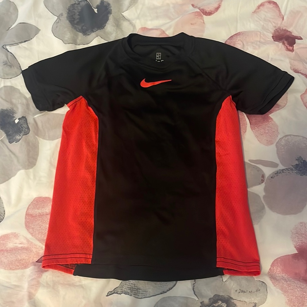 Nike XS Boys Drifit Shirt